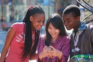 Teens share Instagram photos to Twitter, not Facebook