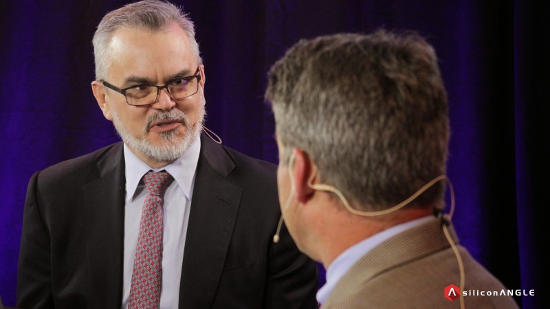 Tavo De Leon - MarkLogic 2015