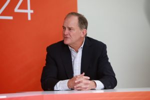 Charles Sansbury, chief executive officer of Cloudera, talks with theCUBE about hybrid data management at Cloudera Evolve24.
