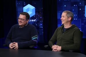 Jago Macleod, director of engineering, Kubernetes, at Google Cloud, and John Belamaric, senior staff software engineer at Google, talk with theCUBE about Kubernetes during the “Google Cloud Passport to Containers” series – 2025.