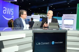John Furrier and Bob Laliberte, analysts for theCUBE Research, discuss how Qlik is approaching AI and data analytics at Qlik Connect 2025.