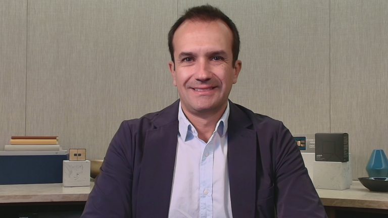 Juan Martinez, senior director of OEM/ODM Enterprise and HPC at AMD, talks with theCUBE about next-generation AI architecture during Dell’s “5 Steps to a Smarter Private Cloud” event.