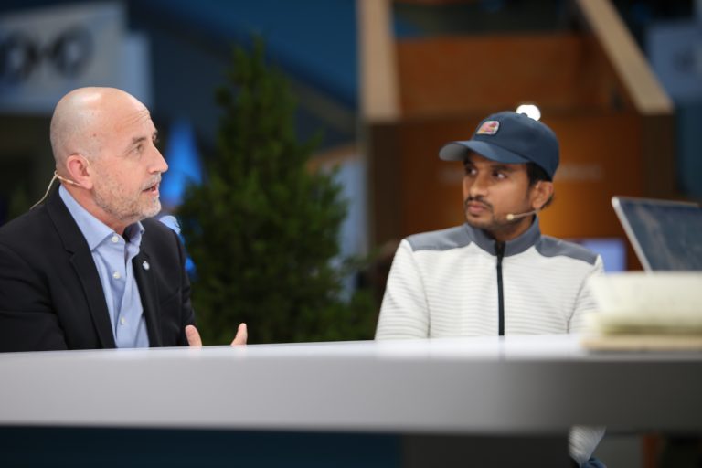 Paul Winsor and Gowtham Gundu talk with theCUBE about agentic commerce at Snowflake Summit 2026.