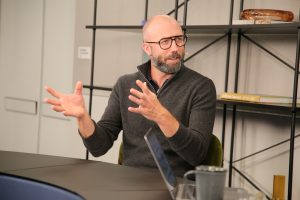 Tristan Baker, senior director and head of data architecture at Salesforce, talks to theCUBE about how layered data architecture and knowledge graphs create enterprise systems of intelligence, at Neo4j GraphTalk.