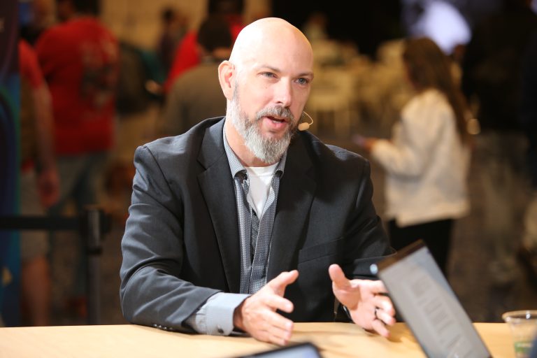 Andy Reedy, senior manager of EC2 product management at Amazon Web Services, talks with theCUBE about VMware cloud migration at VMware Explore 2026.